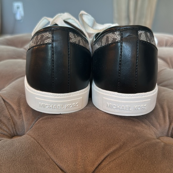 Michael Kors Logo Sneakers NEW - Picture 4 of 5